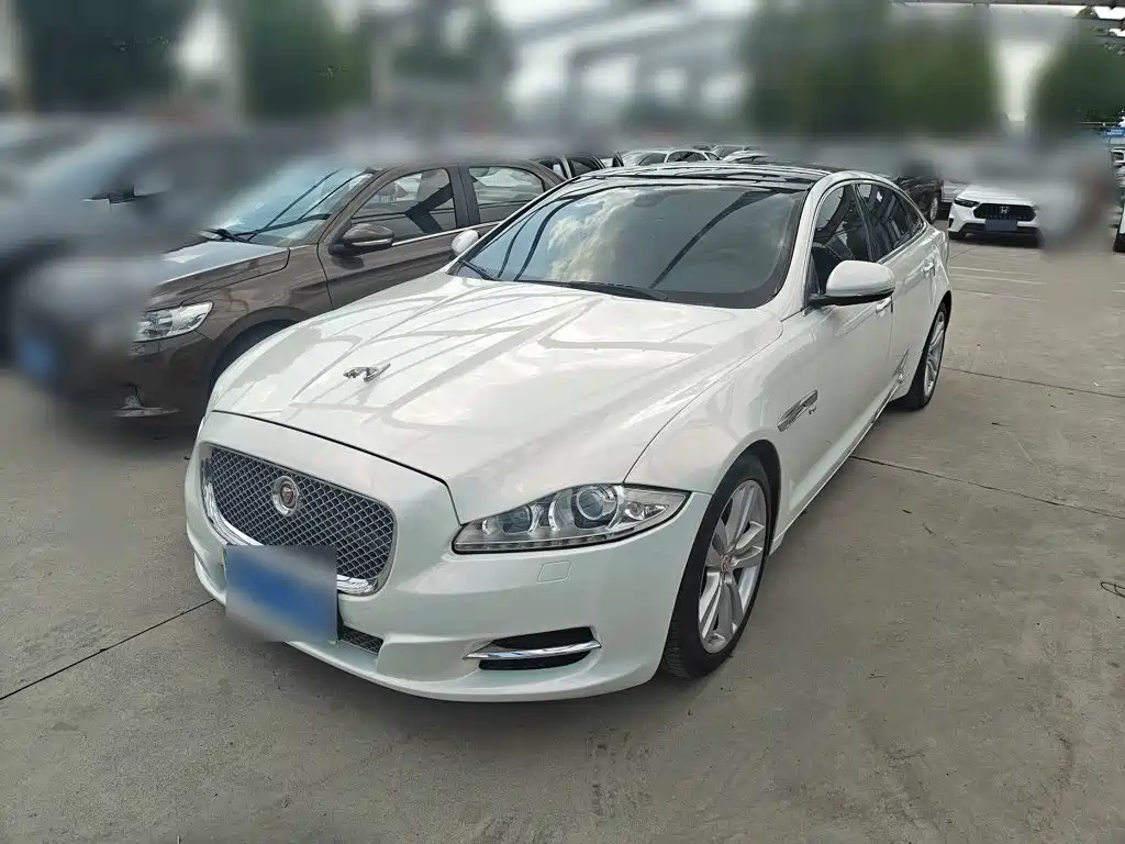 Jaguar XJ 2016 — фото 1