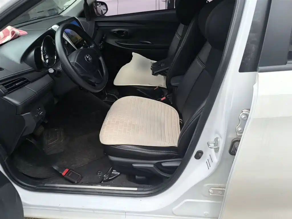 Toyota Yaris L 2019 — фото 15