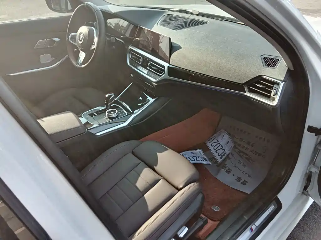 BMW 3 Series 2019 — фото 17