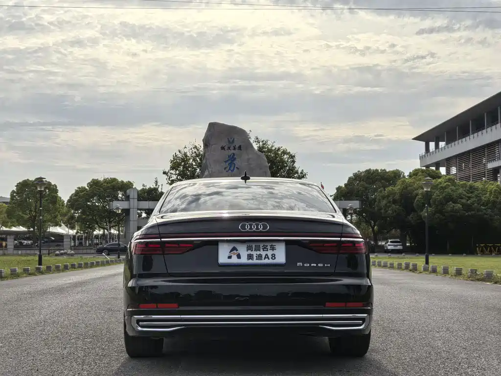 Audi A8 2025 — фото 18
