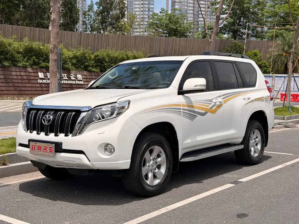 Toyota Prado 2015 — фото 1