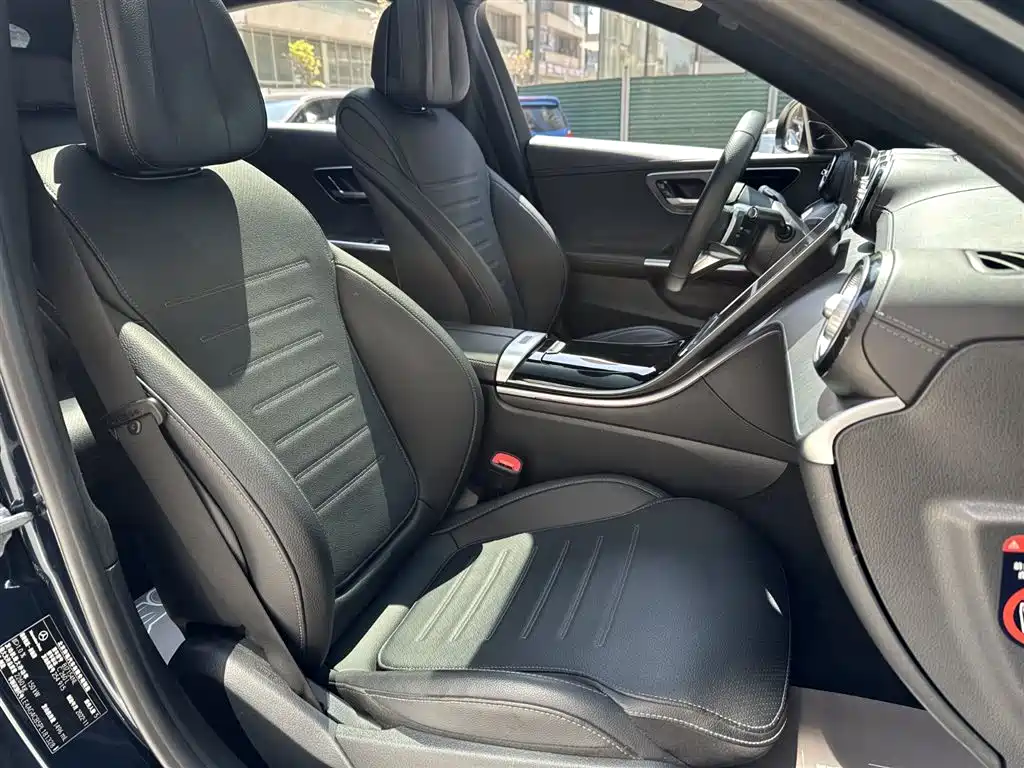 Mercedes-Benz C-Class 2023 — фото 13