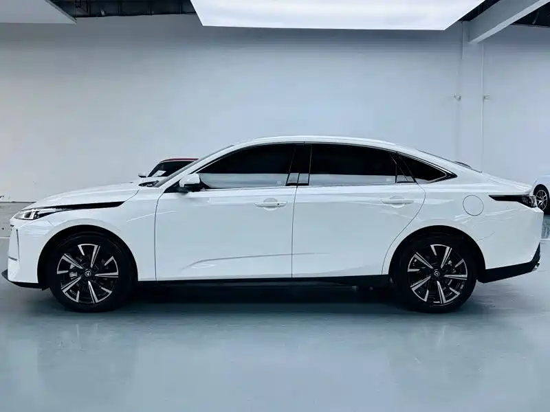 Changan Eado 2025 — фото 9