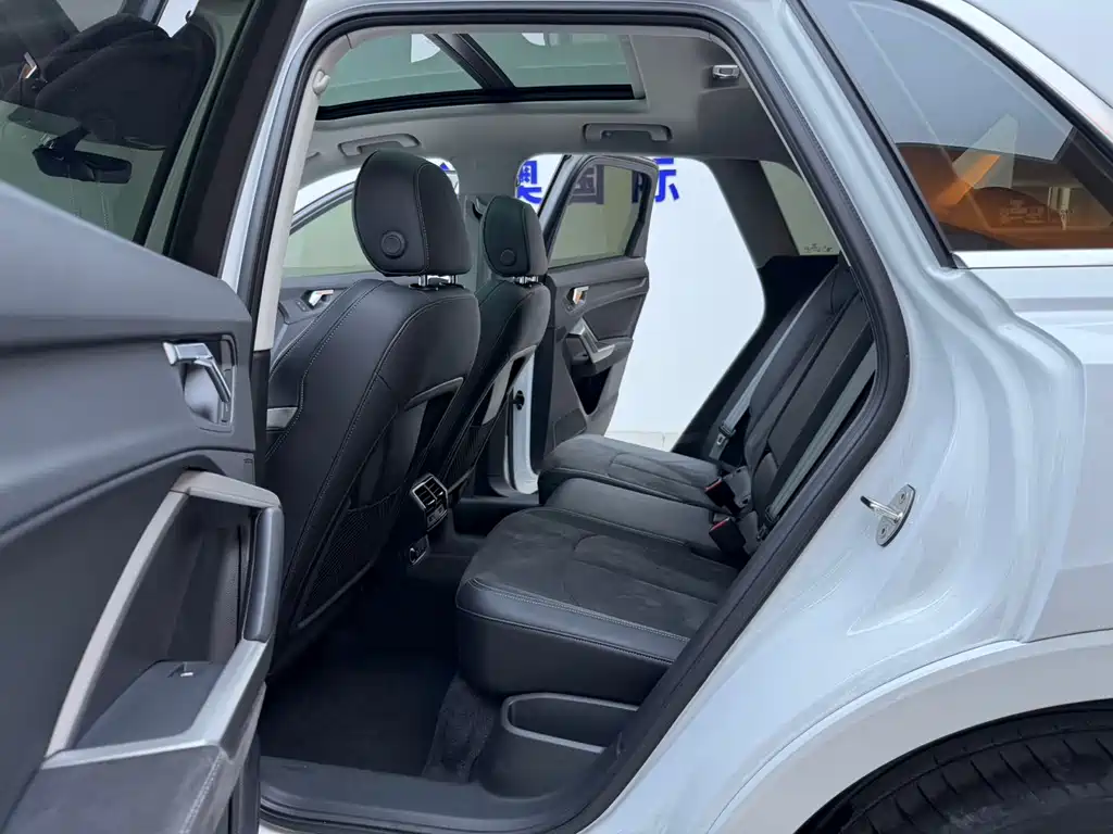 Audi Q3 2023 — фото 12