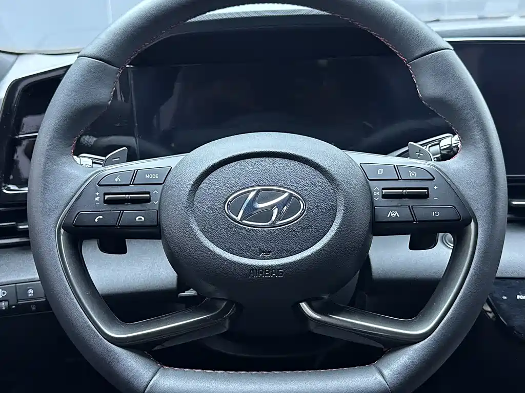 Hyundai Elantra 2023 — фото 12