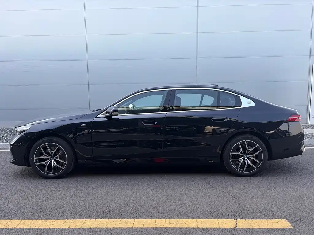 BMW i5 2025 — фото 15