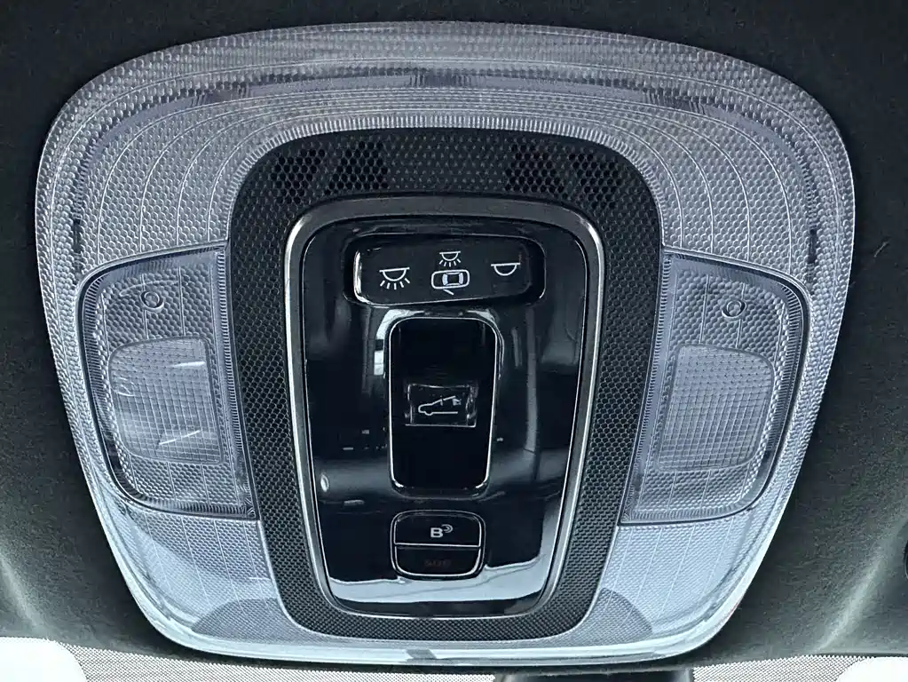 Hyundai Elantra 2023 — фото 18