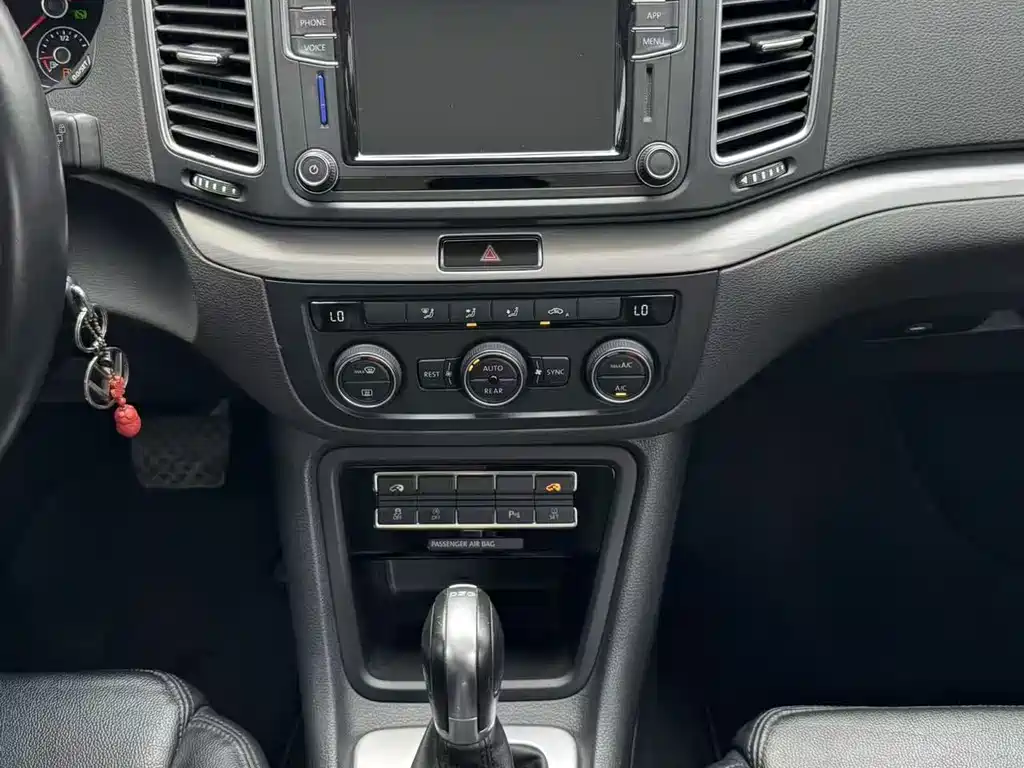 Volkswagen Sharan 2016 — фото 12