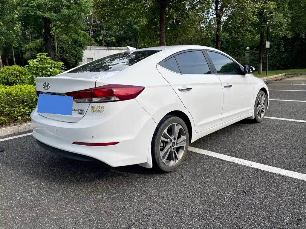 Hyundai Elantra 2018 — фото 14