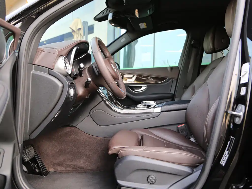 Mercedes-Benz GLC 2018 — фото 15