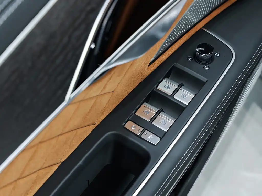 Audi A8 2025 — фото 25