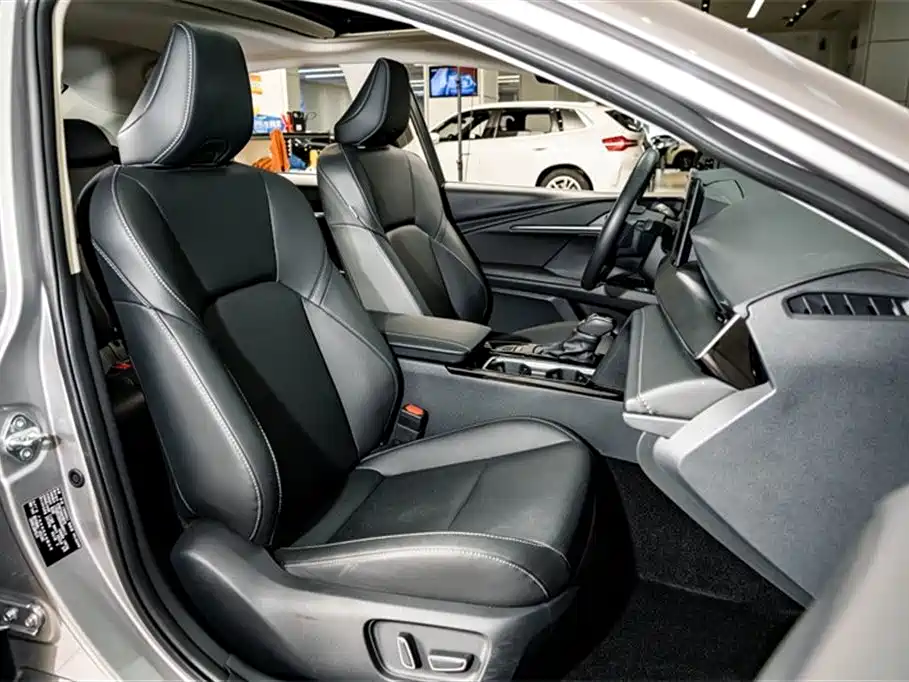 Toyota Camry 2025 — фото 20
