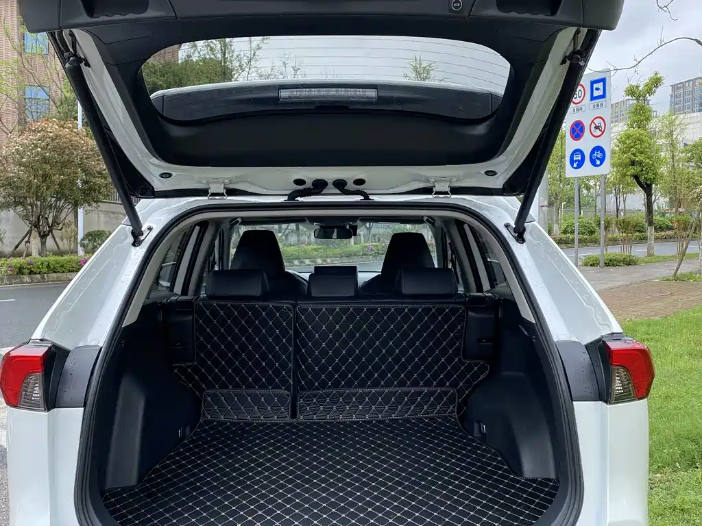 Toyota RAV4 2021 — фото 15