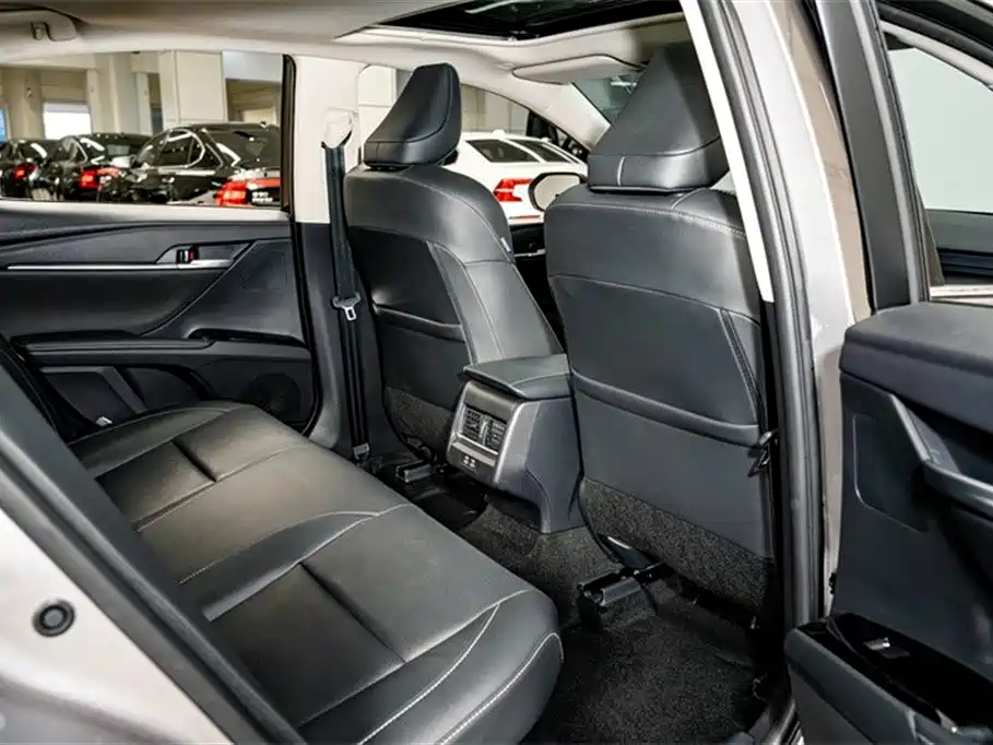 Toyota Camry 2025 — фото 22