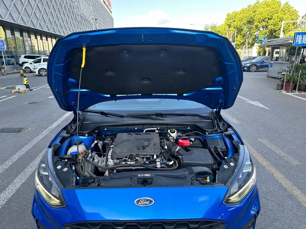 Ford Focus 2022 — фото 11
