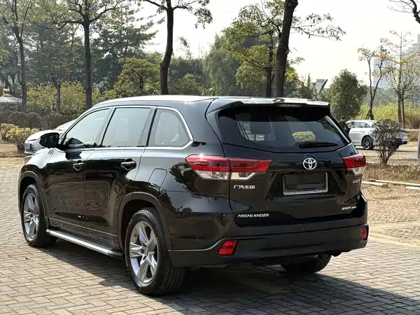 Toyota Highlander 2021