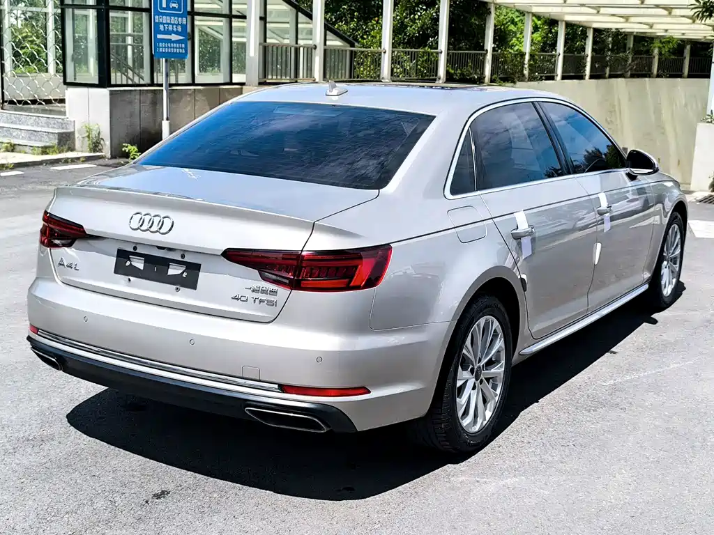 Audi A4L 2020 — фото 25