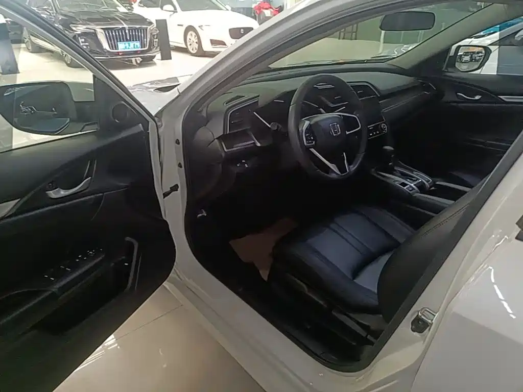 Honda Civic 2019 — фото 16
