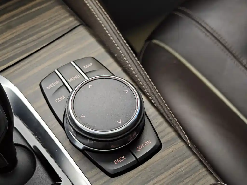 BMW 5 Series New Energy 2018 — фото 19