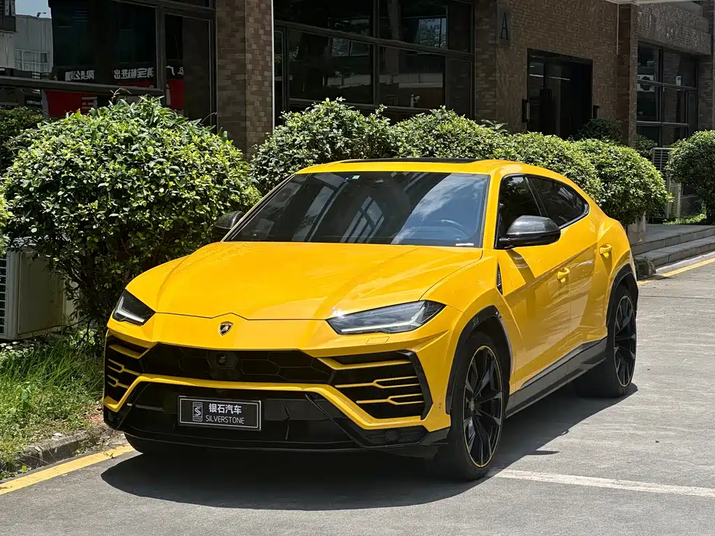 Lamborghini Urus SE 2026 — фото 1