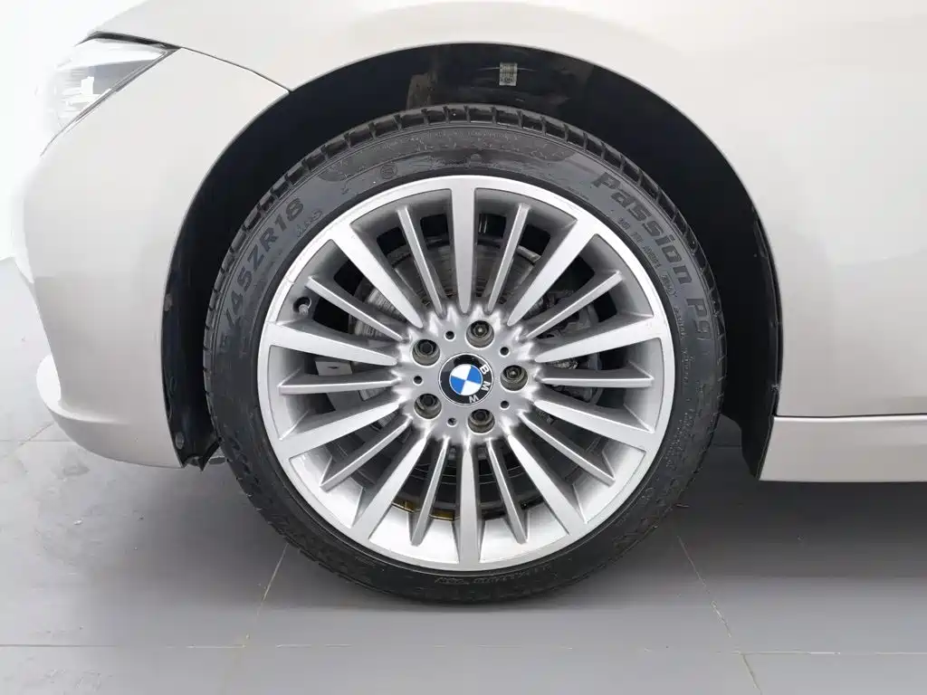 BMW 3 Series 2019 — фото 17