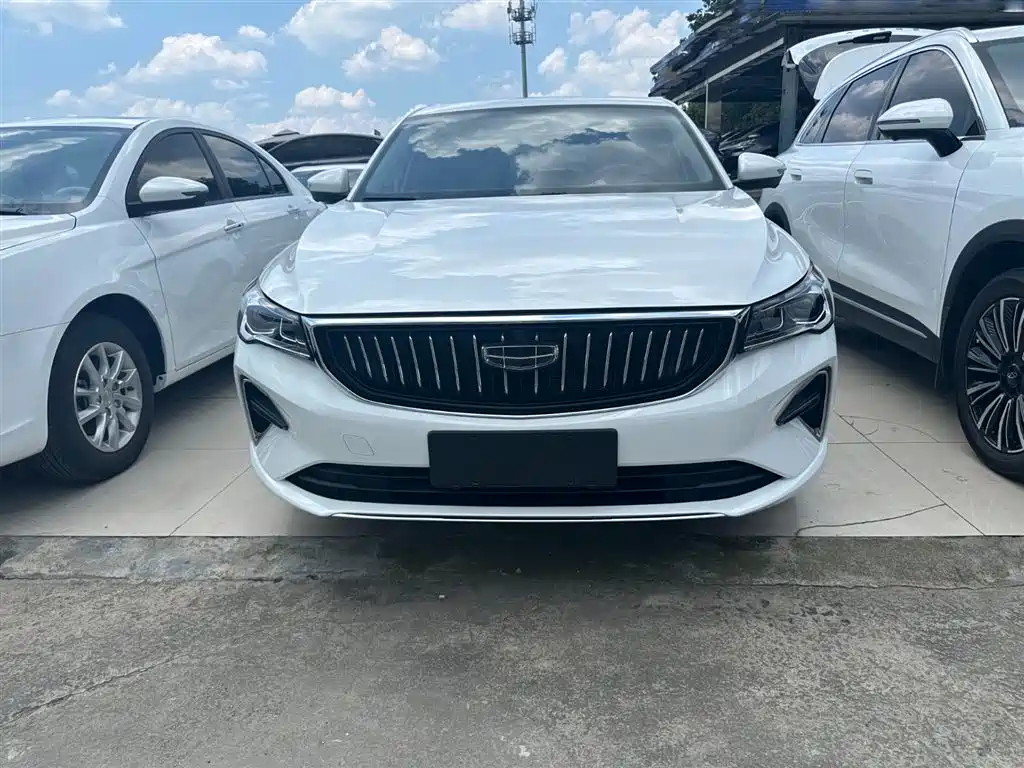 Geely Emgrand 2022