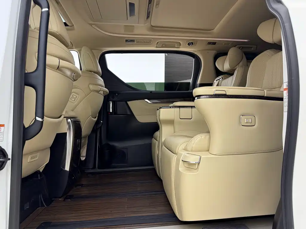 Toyota Vellfire 2021 — фото 10