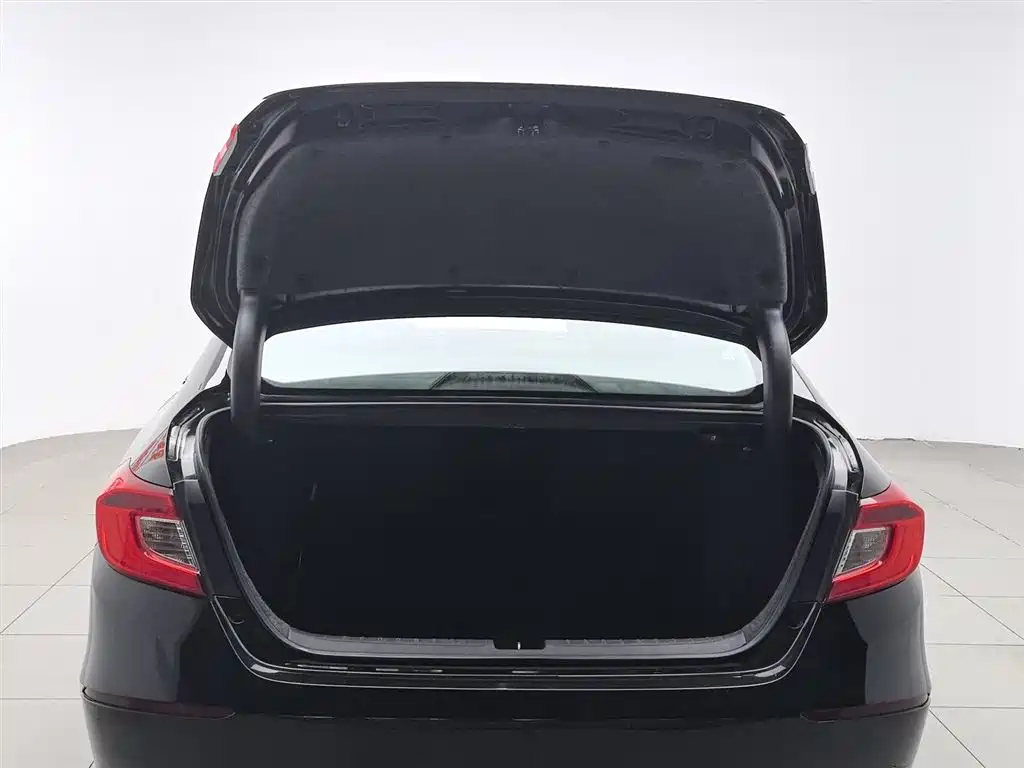 Honda Accord 2018 — фото 16