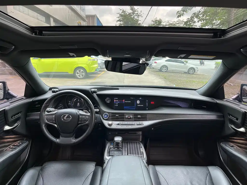 Lexus LS 2019 — фото 15