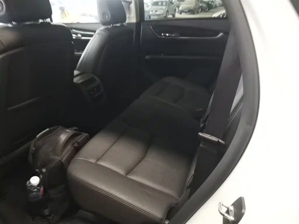 Cadillac XT5 2017 — фото 17