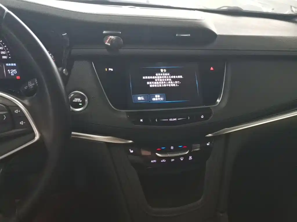Cadillac XT5 2017 — фото 13