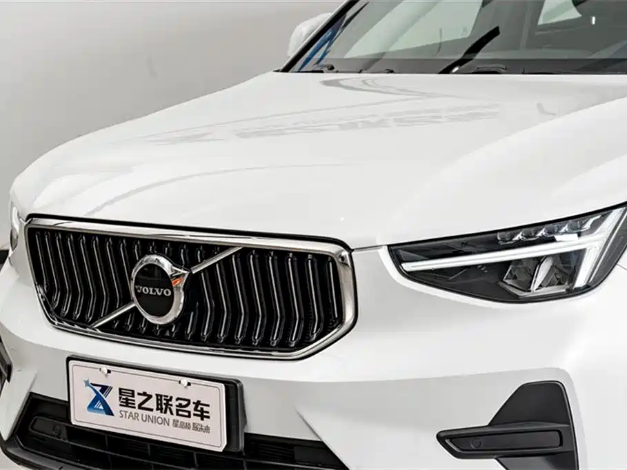 Volvo XC40 2025 — фото 4