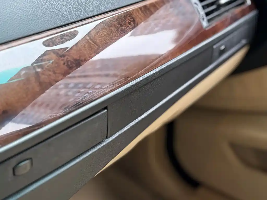 BMW 5 Series 2010 — фото 16
