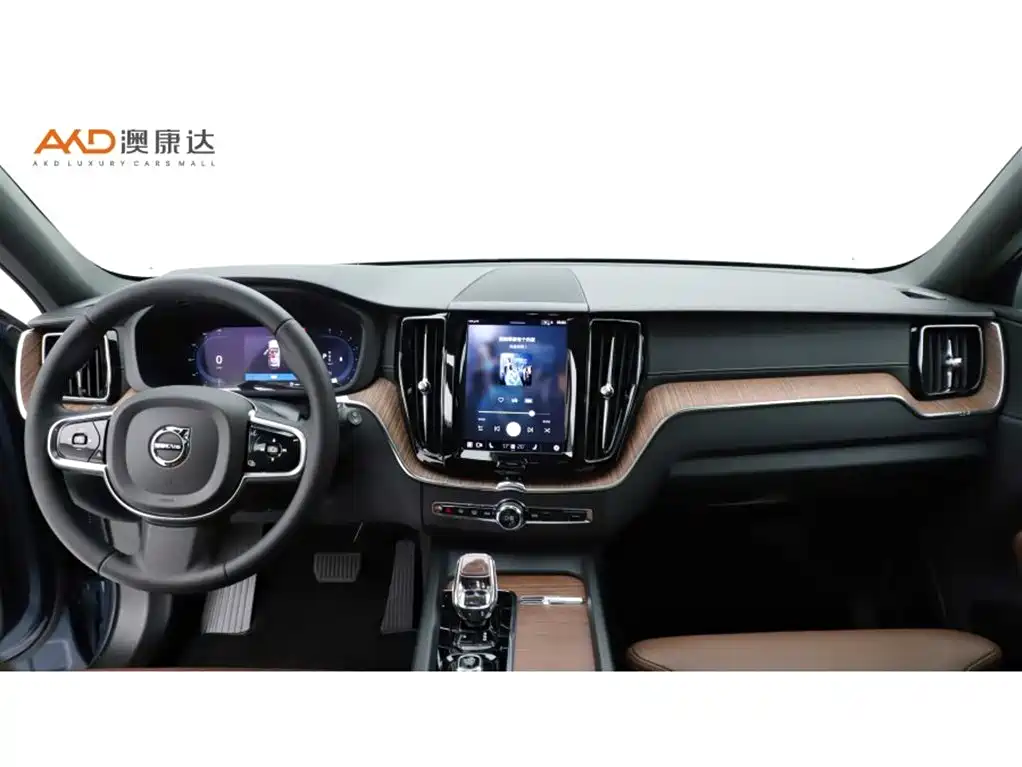 Volvo XC60 2023 — фото 5