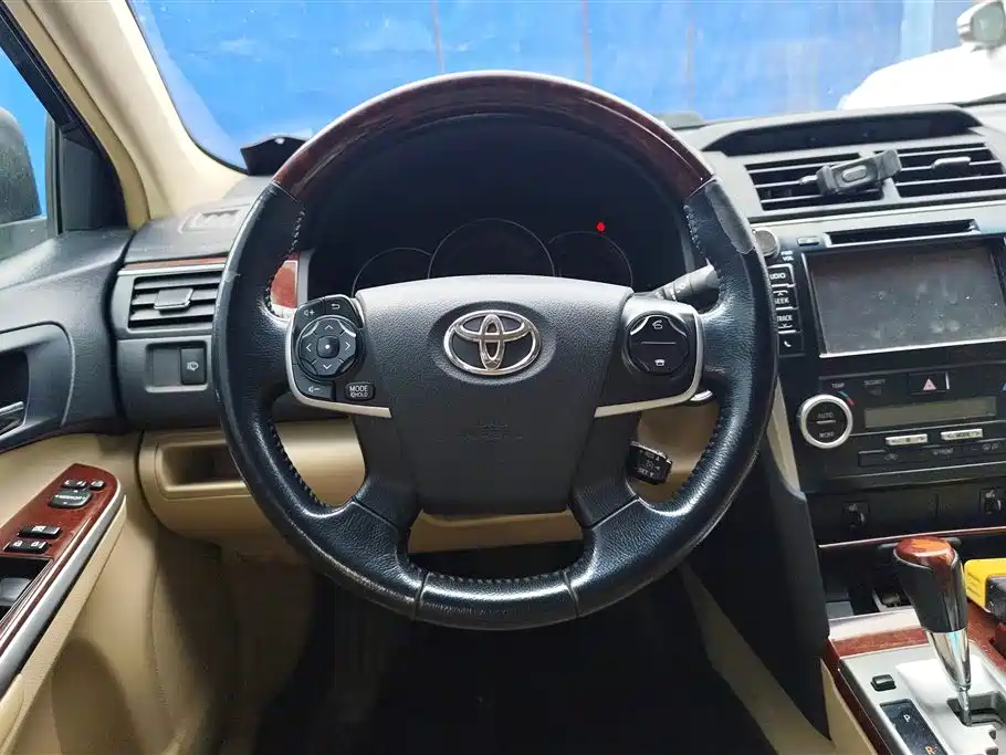 Toyota Camry 2012 — фото 15