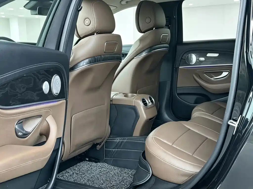Mercedes-Benz E-Class 2017 — фото 13