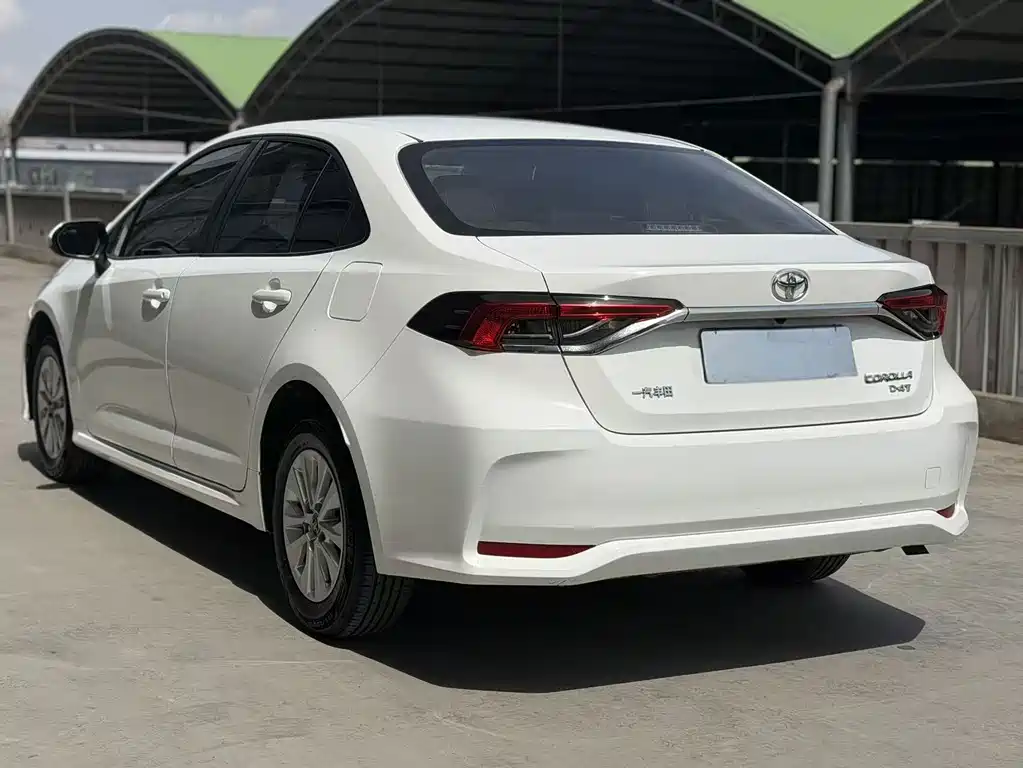 Toyota Corolla 2023 — фото 3