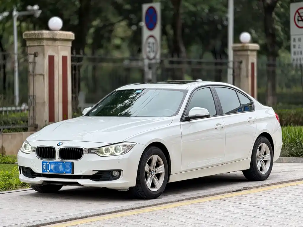 BMW 3 Series 2015 — фото 1