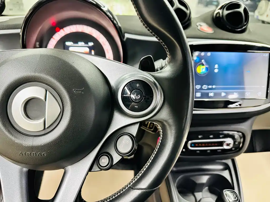 smart Fortwo 2018 — фото 33
