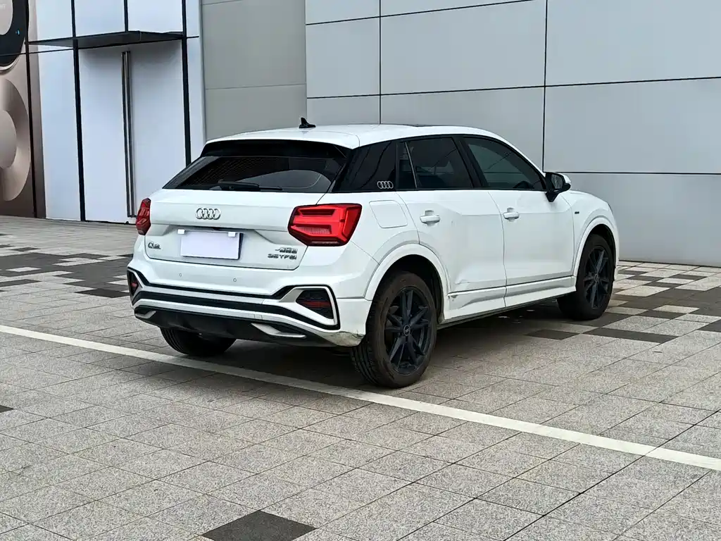 Audi Q2L 2022 — фото 4