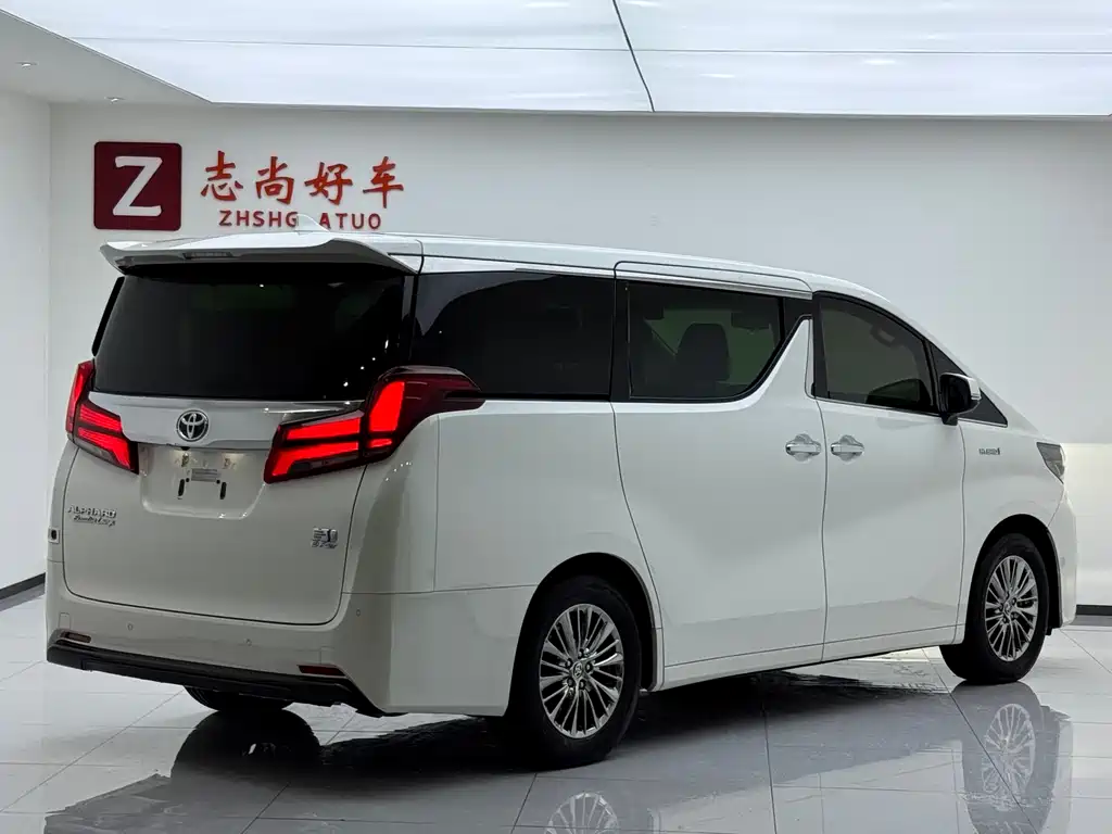 Toyota Alphard 2022 — фото 14