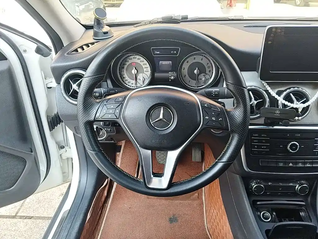 Mercedes-Benz GLA 2016 — фото 11