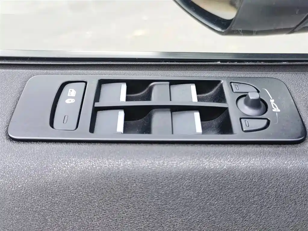 Land Rover Discovery Sport 2019 — фото 24