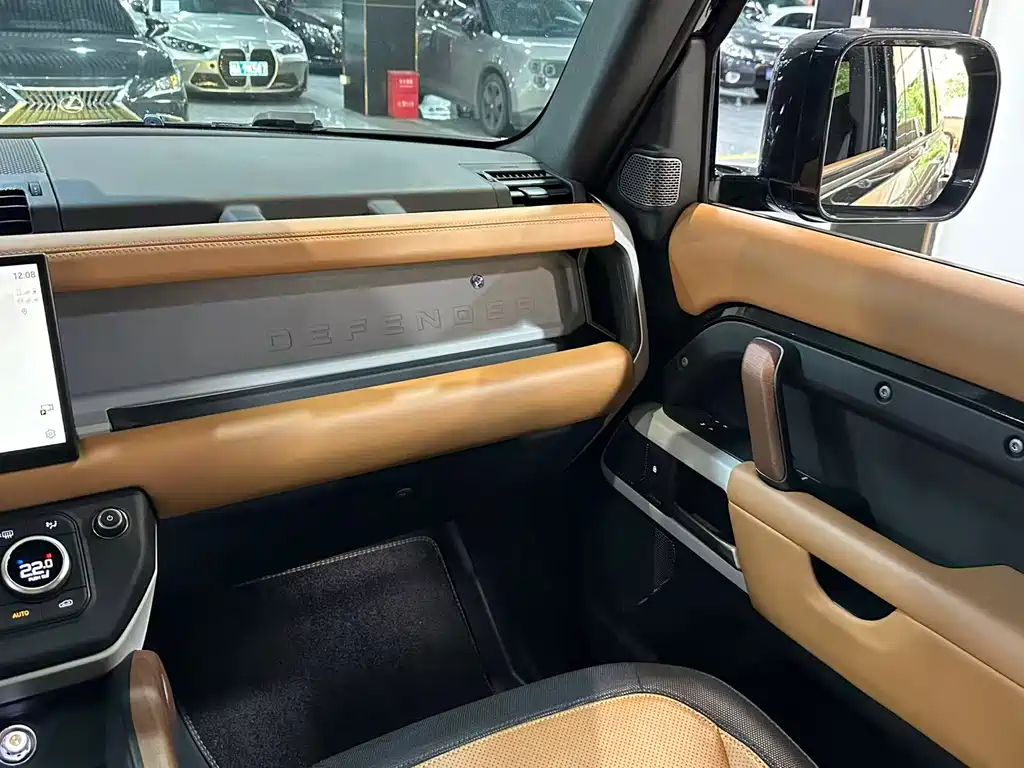 Land Rover Defender 2023 — фото 13