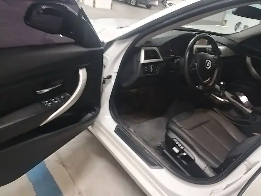 BMW 3 Series GT 2017 — фото 16