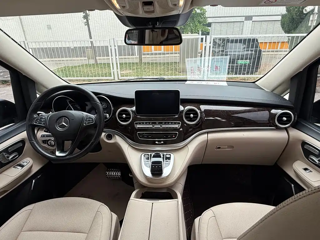 Mercedes-Benz V-Class 2019 — фото 13