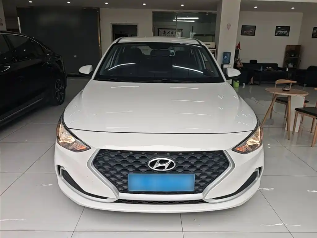 Hyundai Elantra 2020 — фото 3