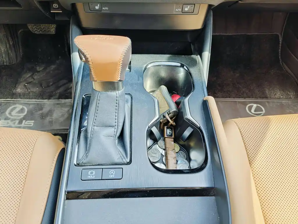 Lexus ES 2023 — фото 12
