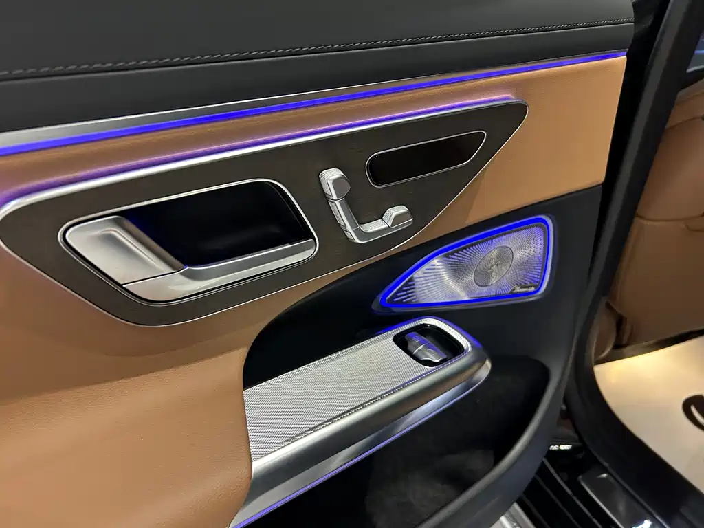 Mercedes-Benz E-Class 2025 — фото 18