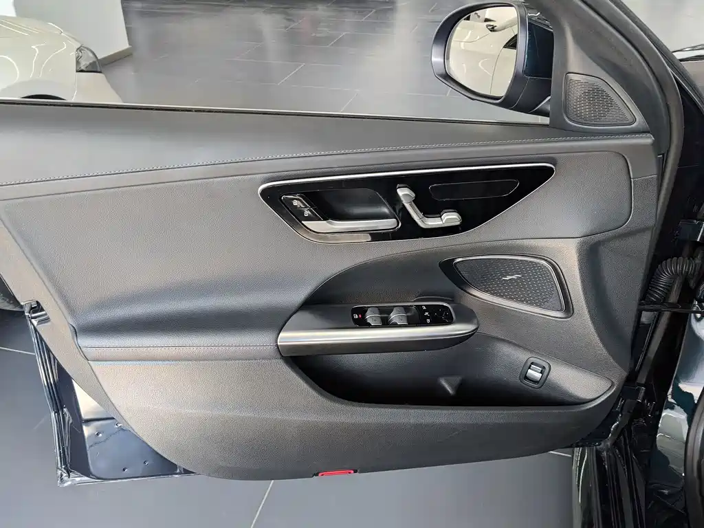 Mercedes-Benz C-Class 2023 — фото 8